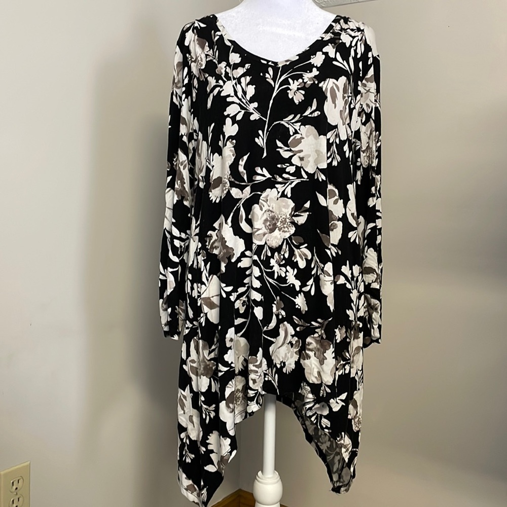 Apt 9 floral tunic sz XL